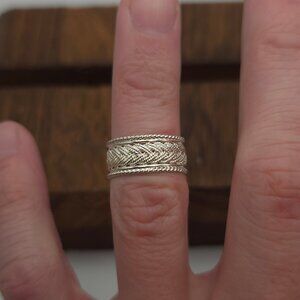 Size 5.5 Sterling Silver Beautiful Woven Band Ring A292
